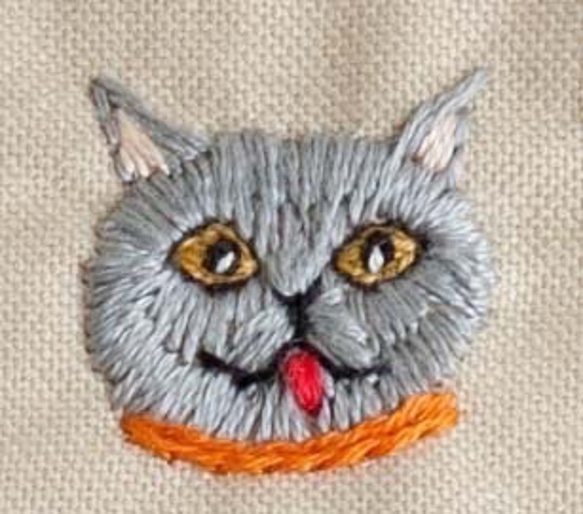 「猫の顔がたくさん！」刺繍がま口ポーチ スカイブルー 7枚目の画像