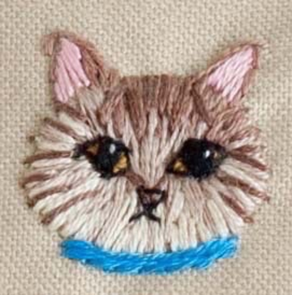 「猫の顔がたくさん！」刺繍がま口ポーチ ネイビー 6枚目の画像