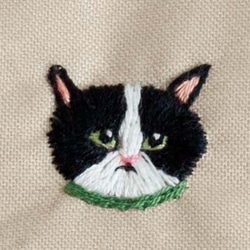 「猫の顔がたくさん！」刺繍がま口ポーチ ネイビー 8枚目の画像