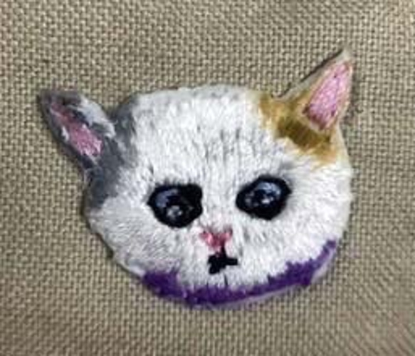 「猫の顔がたくさん！」刺繍がま口ポーチ チアフルピンク 3枚目の画像