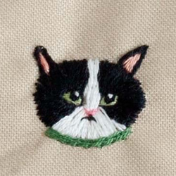 「猫の顔がたくさん！」刺繍がま口ポーチ チアフルピンク 8枚目の画像