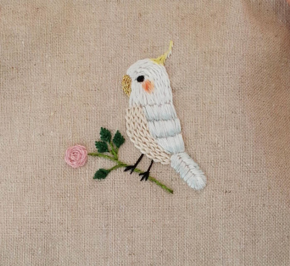 オカメインコの刺繍がま口ポーチ 3枚目の画像