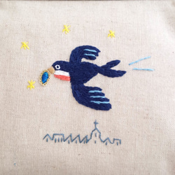 [ルナ様ご予約品]「幸福な王子」ツバメの刺繍ポーチ 3枚目の画像