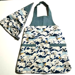 子供用エプロン&三角巾/サイズ: 100～110cm「ネコと大きな波(和風柄･和布)」 epus100‐4 1枚目の画像
