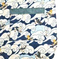 子供用エプロン&三角巾/サイズ: 100～110cm「ネコと大きな波(和風柄･和布)」 epus100‐4 8枚目の画像