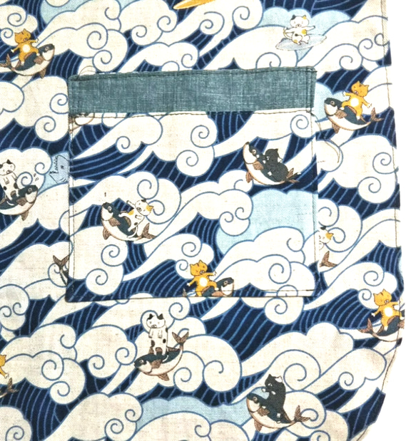 子供用エプロン&三角巾/サイズ: 100～110cm「ネコと大きな波(和風柄･和布)」 epus100‐4 8枚目の画像