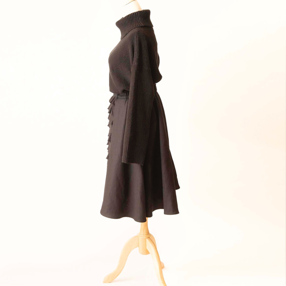 フリルのスカート　黒　ミディアム丈 3枚目の画像