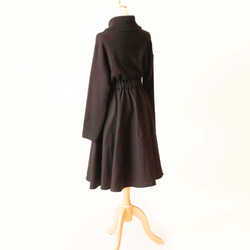 フリルのスカート　黒　ミディアム丈 4枚目の画像