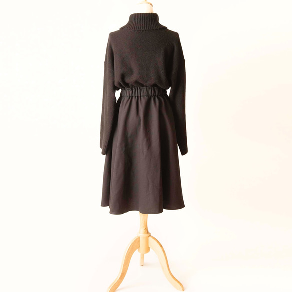 フリルのスカート　黒　ミディアム丈 5枚目の画像