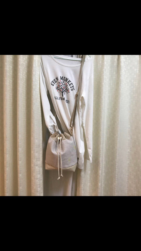 ミナペルホネン 巾着ショルダーバッグ chouchoベージュ 4枚目の画像