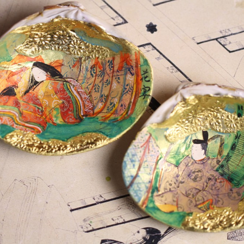 貝合わせ「花宴 はなうたげ」8cmはハマグリの内側に金箔を貼り下地