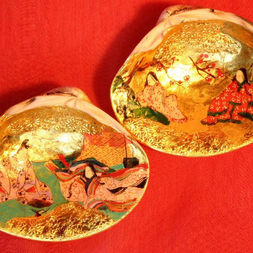 貝合わせ「初音 はつね」8cmはハマグリの内側に金箔を貼り下地から