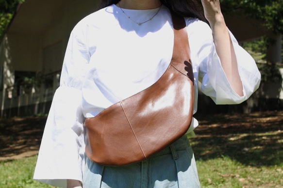 牛革 ボディバッグ 前掛け ショルダー 2way ダークブラウン 本革