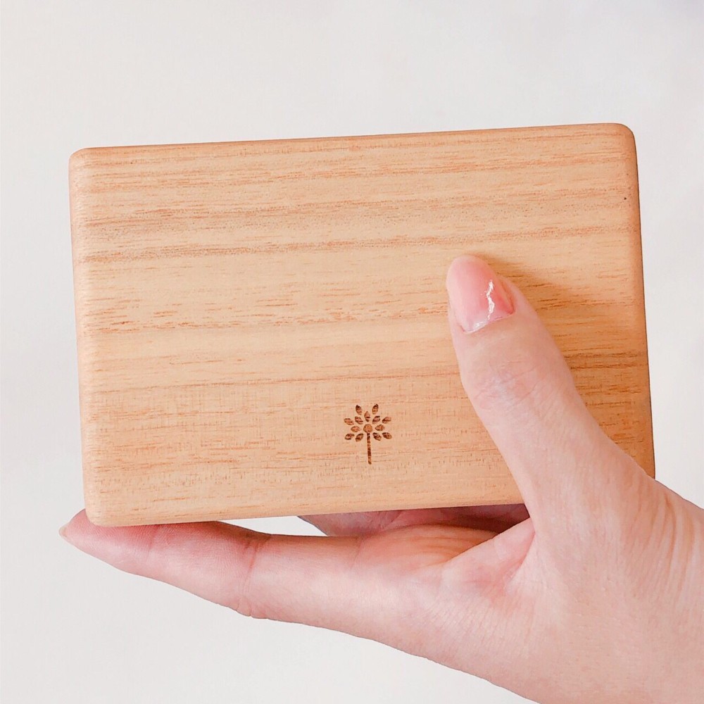 桐の軽量アクセサリー収納ケース　コンパクトサイズで携帯に便利！８マス仕切り【ピンクベージュ】