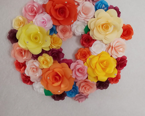 希少な薔薇を生かしたリース♡」アシンメトリーのデザインです