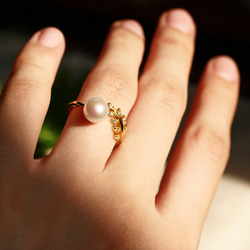 【新色】Akoya珍珠氧化鋯葉子戒指【金色】開口戒指【有保證】 第2張的照片