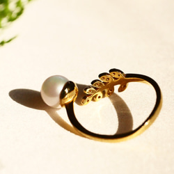 [新顏色] Akoya 珍珠和氧化鋯葉子戒指 [金色] 開口戒指 [有保固] 第4張的照片