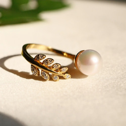 [新顏色] Akoya 珍珠和氧化鋯葉子戒指 [金色] 開口戒指 [有保固] 第1張的照片