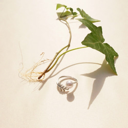 【送料無料】あこや真珠 と ジルコニア の 葉っぱのリング《シルバーカラー》 選べるパール  オープンリング【保証書付】 4枚目の画像