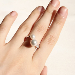 【送料無料】仲良しあこや真珠のリング 2色のパール 4月の誕生石 ジルコニア 人工ダイヤモンド【Creema限定】 2枚目の画像