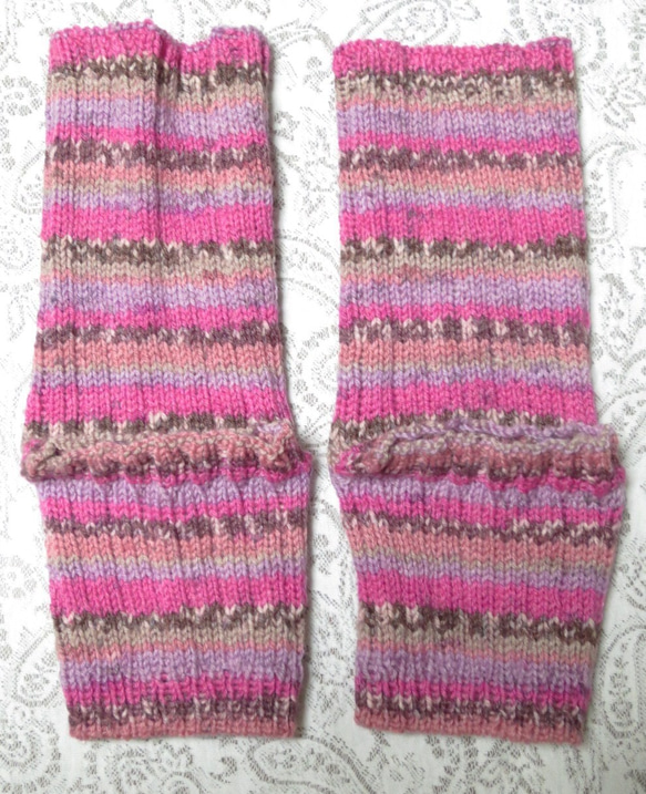 手編みのほっこりあったかアンクルウォーマー　ヨガソックス 　バンブーヤーンピンク系 2枚目の画像
