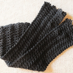 アームカバー　シルク手編みのレース編み　肘上ロング丈　ブラック 1枚目の画像