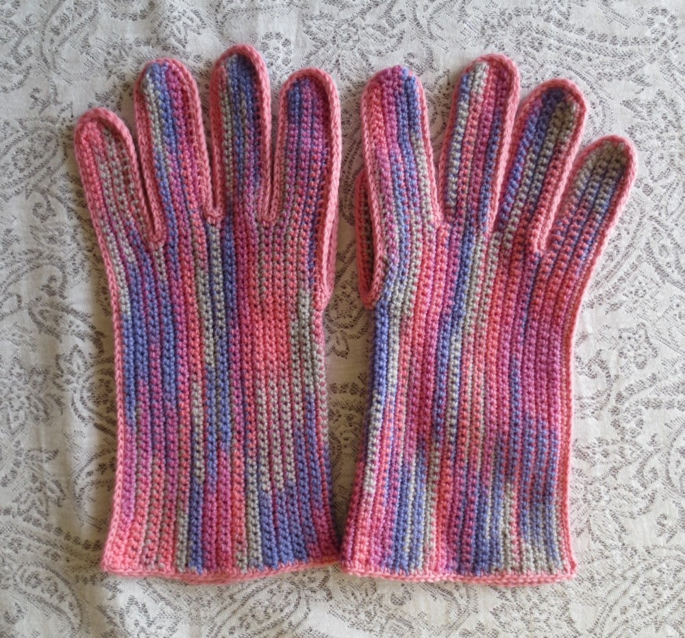 五本指手袋　かぎ針編み　ピンク～パープル色のグラデーション