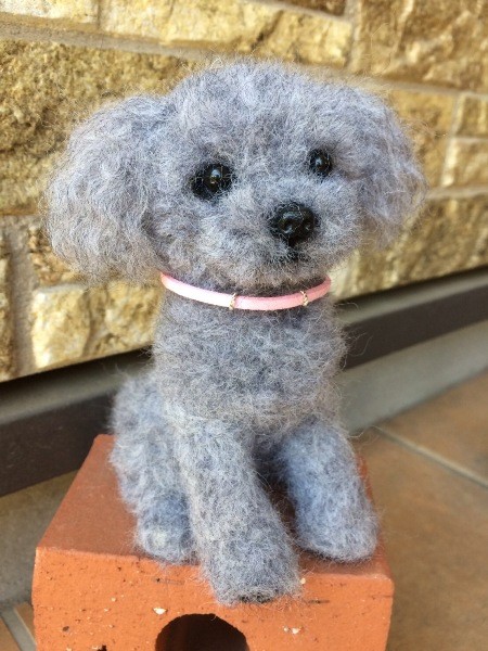 羊毛フェルト　トイプードル　グレー いつでもいっしょ♪ ふわふわ羊毛フェルトの小さなグレー