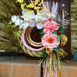 No.wreath-14912/お正月しめ縄リース（しめ飾り）55x33cm/干支＆椿＆胡蝶蘭（アーティフィシャル造花） 1枚目の画像