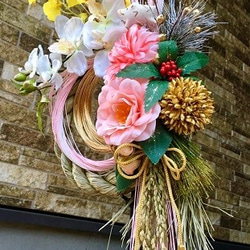 No.wreath-14912/お正月しめ縄リース（しめ飾り）55x33cm/干支＆椿＆胡蝶蘭（アーティフィシャル造花） 3枚目の画像