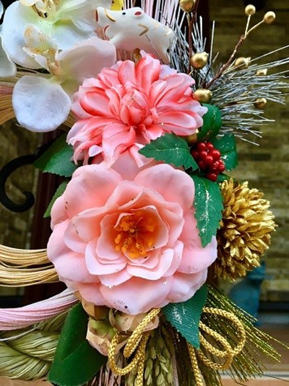 No.wreath-14912/お正月しめ縄リース（しめ飾り）55x33cm/干支＆椿＆胡蝶蘭（アーティフィシャル造花） 6枚目の画像