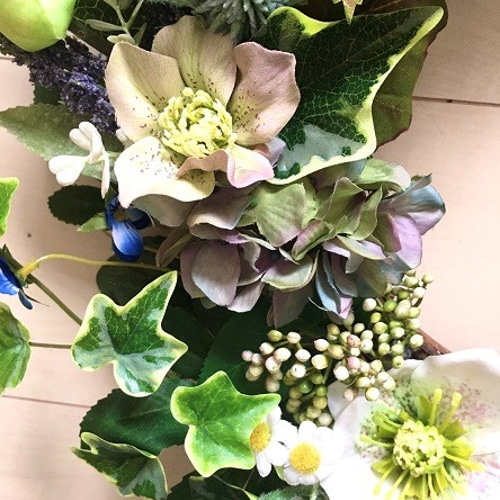 クリスマスローズとグリーンのナチュラルリース 28cm クリスマスローズとグリーンのナチュラルリース 28cm クリスマスローズ