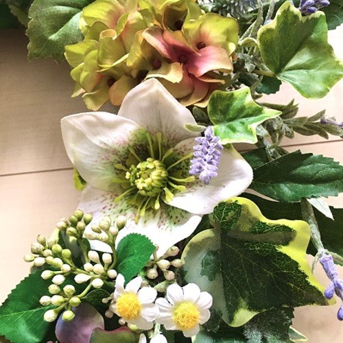 クリスマスローズとグリーンのナチュラルリース 28cm クリスマスローズとグリーンのナチュラルリース 28cm クリスマスローズ