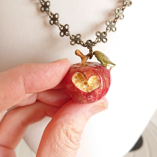 毒リンゴのネックレス（送料無料） ネックレス・ペンダント 和道工房
