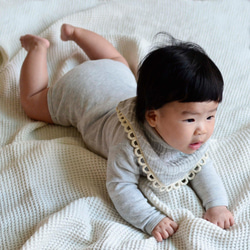 [ああああ私の赤ちゃん]日本の6層糸グレークラウドホワイトリボンスロバータオルスカーフトライアングルタオルビブポケットモデルビブ 2枚目の画像