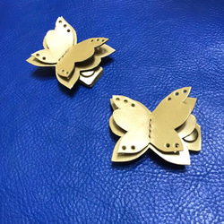 セットで可愛い羽ばたく蝶のコードホルダー（ゴールド） 2枚目の画像
