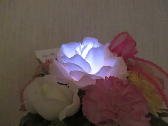光る花バースディープレゼント 1枚目の画像