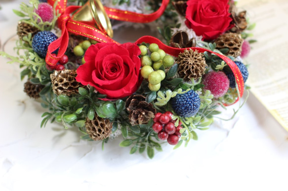 バラと木の実たちのクリスマスミニリース 2枚目の画像