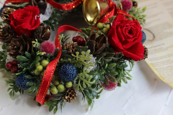 バラと木の実たちのクリスマスミニリース 3枚目の画像