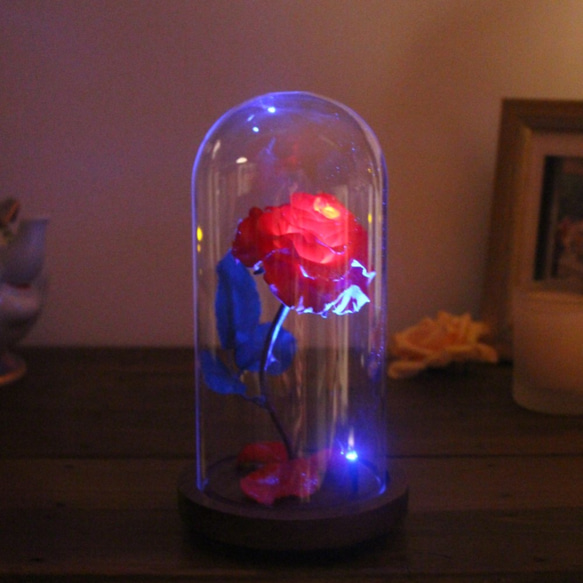 ガラスの中の魔法の光る赤い薔薇 ～クリスマス 誕生日 記念日 結婚祝い ギフト 光る花 美女と野獣 1枚目の画像