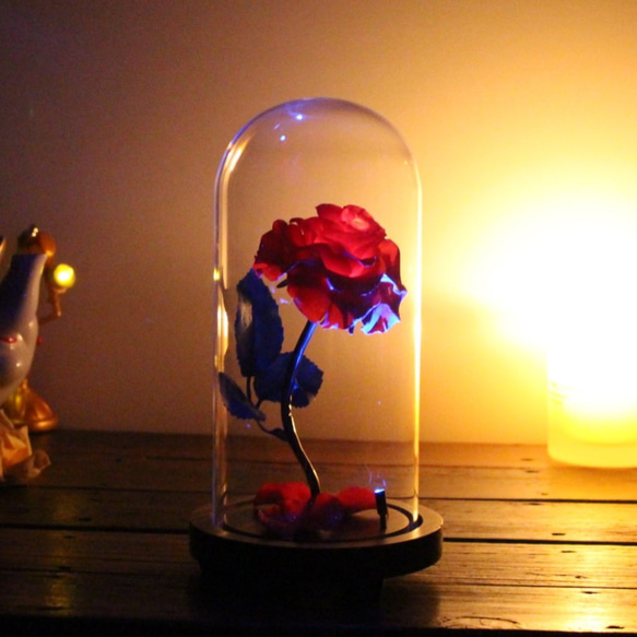 ガラスの中の魔法の光る赤い薔薇 ～クリスマス 誕生日 記念日 結婚祝い ギフト 光る花 美女と野獣 4枚目の画像