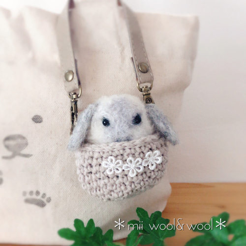 ハンドメイド　刺繍　ブローチ　メルヘンうさぎ 刺繍ブローチ ハンドメイド 16うさぎちゃん - メルカリ