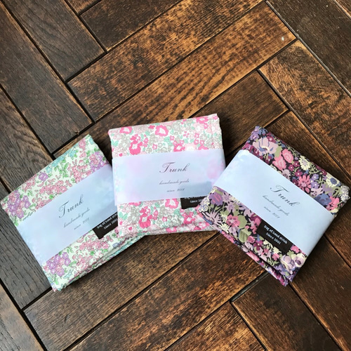 804・リバティ6重ガーゼハーフハンカチ〈メドウテイルズ〉ピンク① ハンカチタオル リバティ メドウ・テイルズ カラフル系 ハンカチ