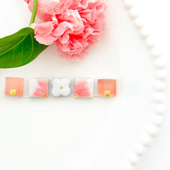 夏咲き フラワー 美濃焼  ガラス 小さい ピアス 夏 イヤリング 夏 ピンク カーネーション 3枚目の画像