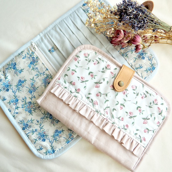 フリルたっぷり大人可愛いパスポートケース/母子手帳ケース リバティ  