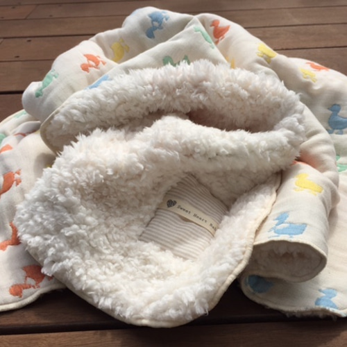 あったかボア＋6重ガーゼのブランケット（アヒル柄・マルチカラー  