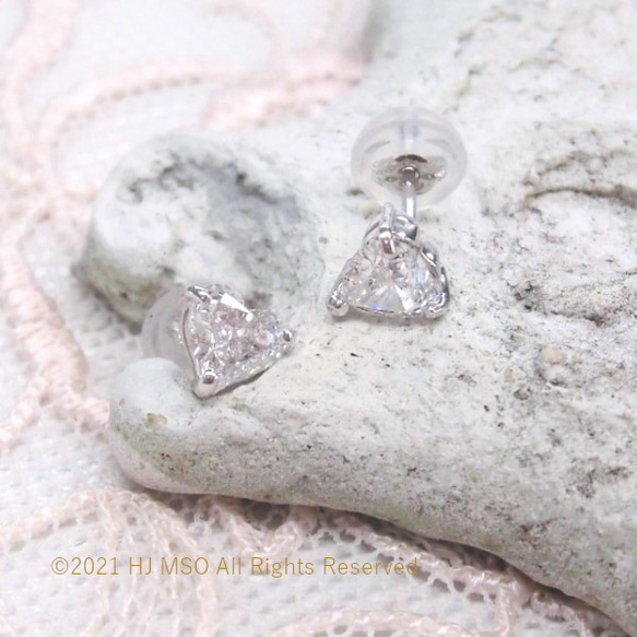 PT900 heart diamond stud earrings 2枚目の画像