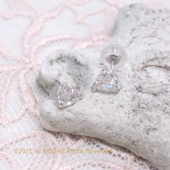 PT900 heart diamond stud earrings 3枚目の画像