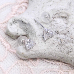 PT900 heart diamond stud earrings 4枚目の画像