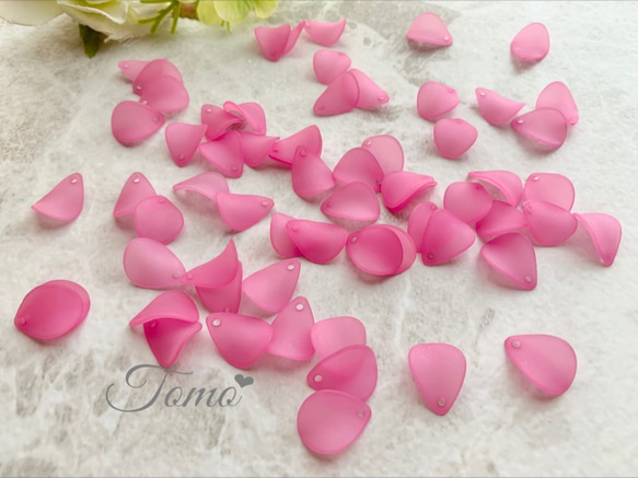【50個】ピンク  花びら  シーグラス  すりガラス  アクリルパーツ  しずく  16mm♡ #32520 3枚目の画像